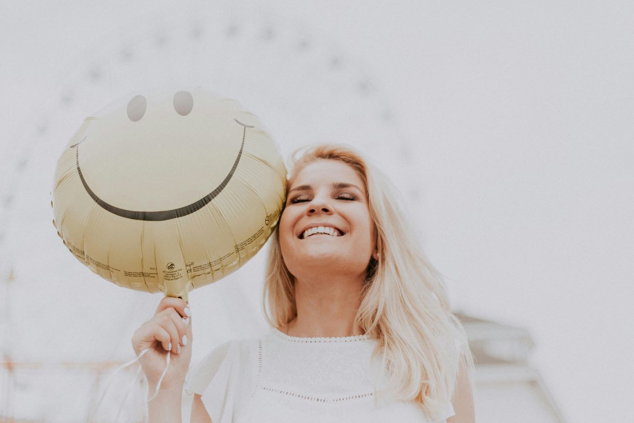 pexels-stockphotoartist-1236678 smilely balloon